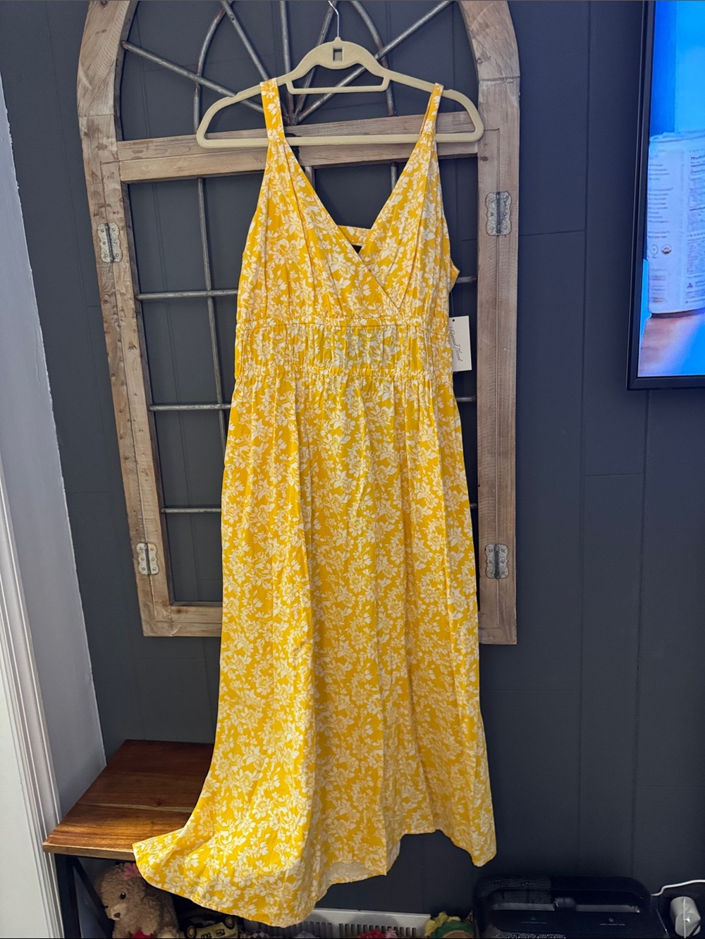 Universal Thread Yellow Floral V‑Neck Maxi Dress